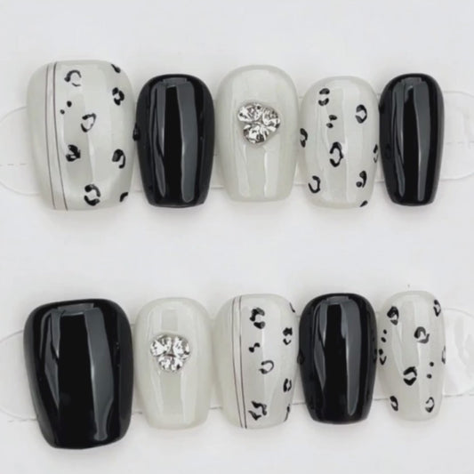 Monochrome Leopard Glam