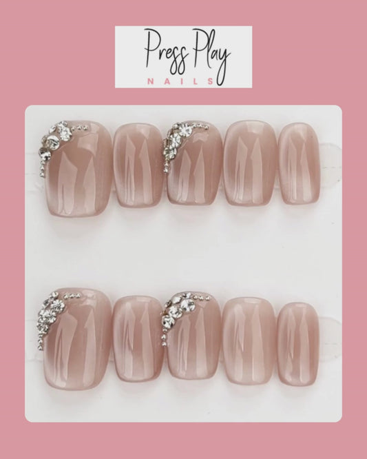 Champagne Luxe Curve – Nude & Gold Press-On Nails – Oval Shape – Hand-Made
